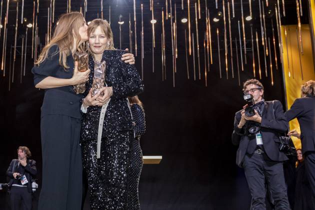 49eme Ã dition de la cÃ rÃ monie des CÃ sar Ã l?Olympia Ã Paris Sandra Hüller, CÃ sar de la meilleure actrice pour Anatomie d?une chute et Justine Triet, CÃ sar de la meilleur rÃ alisation Pour Anatomie D?une Chute, CÃ sar du meilleur scÃ nario original Pour Anatomie D?une Chute, CÃ sar du meilleur film Pour Anatomie D?une Chute - 49eme Ã dition de la cÃ rÃ monie des CÃ sar Ã l?Olympia Ã Paris le 23 fÃ vrier 2024 Dominique Jacovides Olivier Borde Bestimage 49th Cesar Film Awards at L Olympia on February 23, 2024 in Paris Paris France  Copyright: xBORDE-JACOVIDESx xBESTIMAGExBORDE-JACOVIDESx xBESTIMAGEx