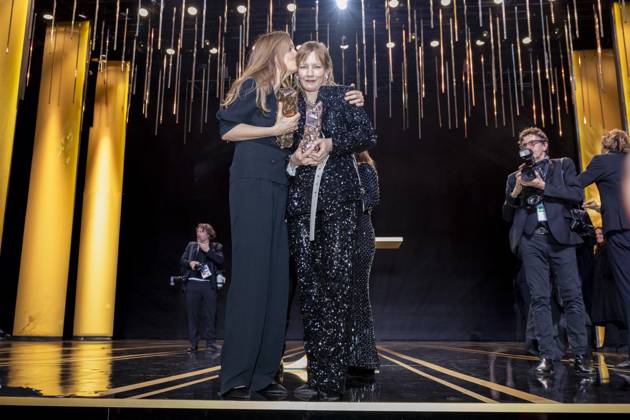 49eme Ã dition de la cÃ rÃ monie des CÃ sar Ã l?Olympia Ã Paris Sandra Hüller, CÃ sar de la meilleure actrice pour Anatomie d?une chute et Justine Triet, CÃ sar de la meilleur rÃ alisation Pour Anatomie D?une Chute, CÃ sar du meilleur scÃ nario original Pour Anatomie D?une Chute, CÃ sar du meilleur film Pour Anatomie D?une Chute - 49eme Ã dition de la cÃ rÃ monie des CÃ sar Ã l?Olympia Ã Paris le 23 fÃ vrier 2024 Dominique Jacovides Olivier Borde Bestimage 49th Cesar Film Awards at L Olympia on February 23, 2024 in Paris Paris France  Copyright: xBORDE-JACOVIDESx xBESTIMAGExBORDE-JACOVIDESx xBESTIMAGEx