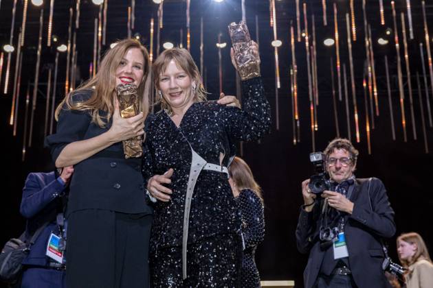 49eme Ã dition de la cÃ rÃ monie des CÃ sar Ã l?Olympia Ã Paris Sandra Hüller, CÃ sar de la meilleure actrice pour Anatomie d?une chute et Justine Triet, CÃ sar de la meilleur rÃ alisation Pour Anatomie D?une Chute, CÃ sar du meilleur scÃ nario original Pour Anatomie D?une Chute, CÃ sar du meilleur film Pour Anatomie D?une Chute - 49eme Ã dition de la cÃ rÃ monie des CÃ sar Ã l?Olympia Ã Paris le 23 fÃ vrier 2024 Dominique Jacovides Olivier Borde Bestimage 49th Cesar Film Awards at L Olympia on February 23, 2024 in Paris Paris France  Copyright: xBORDE-JACOVIDESx xBESTIMAGExBORDE-JACOVIDESx xBESTIMAGEx