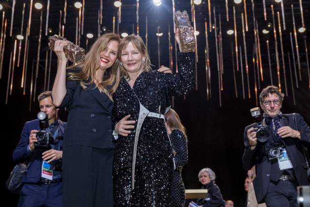 49eme Ã dition de la cÃ rÃ monie des CÃ sar Ã l?Olympia Ã Paris Sandra Hüller, CÃ sar de la meilleure actrice pour Anatomie d?une chute et Justine Triet, CÃ sar de la meilleur rÃ alisation Pour Anatomie D?une Chute, CÃ sar du meilleur scÃ nario original Pour Anatomie D?une Chute, CÃ sar du meilleur film Pour Anatomie D?une Chute - 49eme Ã dition de la cÃ rÃ monie des CÃ sar Ã l?Olympia Ã Paris le 23 fÃ vrier 2024 Dominique Jacovides Olivier Borde Bestimage 49th Cesar Film Awards at L Olympia on February 23, 2024 in Paris Paris France  Copyright: xBORDE-JACOVIDESx xBESTIMAGExBORDE-JACOVIDESx xBESTIMAGEx