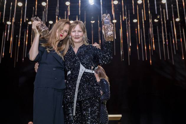 49eme Ã dition de la cÃ rÃ monie des CÃ sar Ã l?Olympia Ã Paris Sandra Hüller, CÃ sar de la meilleure actrice pour Anatomie d?une chute et Justine Triet, CÃ sar de la meilleur rÃ alisation Pour Anatomie D?une Chute, CÃ sar du meilleur scÃ nario original Pour Anatomie D?une Chute, CÃ sar du meilleur film Pour Anatomie D?une Chute - 49eme Ã dition de la cÃ rÃ monie des CÃ sar Ã l?Olympia Ã Paris le 23 fÃ vrier 2024 Dominique Jacovides Olivier Borde Bestimage 49th Cesar Film Awards at L Olympia on February 23, 2024 in Paris Paris France  Copyright: xBORDE-JACOVIDESx xBESTIMAGExBORDE-JACOVIDESx xBESTIMAGEx