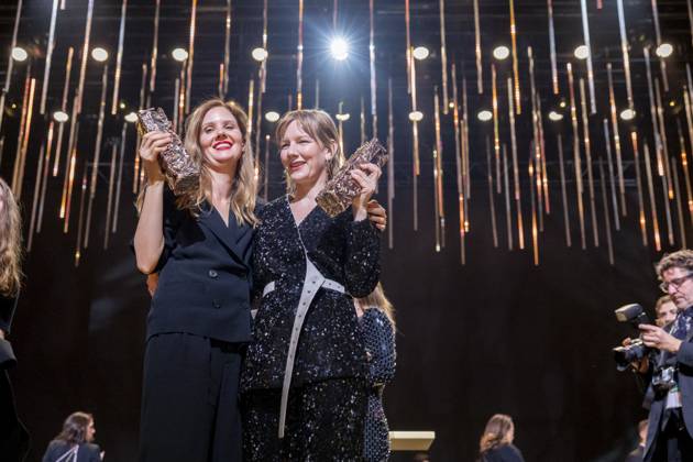 49eme Ã dition de la cÃ rÃ monie des CÃ sar Ã l?Olympia Ã Paris Sandra Hüller, CÃ sar de la meilleure actrice pour Anatomie d?une chute et Justine Triet, CÃ sar de la meilleur rÃ alisation Pour Anatomie D?une Chute, CÃ sar du meilleur scÃ nario original Pour Anatomie D?une Chute, CÃ sar du meilleur film Pour Anatomie D?une Chute - 49eme Ã dition de la cÃ rÃ monie des CÃ sar Ã l?Olympia Ã Paris le 23 fÃ vrier 2024 Dominique Jacovides Olivier Borde Bestimage 49th Cesar Film Awards at L Olympia on February 23, 2024 in Paris Paris France  Copyright: xBORDE-JACOVIDESx xBESTIMAGExBORDE-JACOVIDESx xBESTIMAGEx