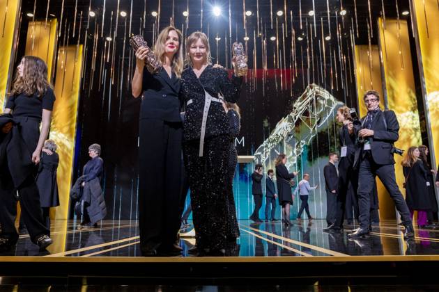 49eme Ã dition de la cÃ rÃ monie des CÃ sar Ã l?Olympia Ã Paris Sandra Hüller, CÃ sar de la meilleure actrice pour Anatomie d?une chute et Justine Triet, CÃ sar de la meilleur rÃ alisation Pour Anatomie D?une Chute, CÃ sar du meilleur scÃ nario original Pour Anatomie D?une Chute, CÃ sar du meilleur film Pour Anatomie D?une Chute - 49eme Ã dition de la cÃ rÃ monie des CÃ sar Ã l?Olympia Ã Paris le 23 fÃ vrier 2024 Dominique Jacovides Olivier Borde Bestimage 49th Cesar Film Awards at L Olympia on February 23, 2024 in Paris Paris France  Copyright: xBORDE-JACOVIDESx xBESTIMAGExBORDE-JACOVIDESx xBESTIMAGEx