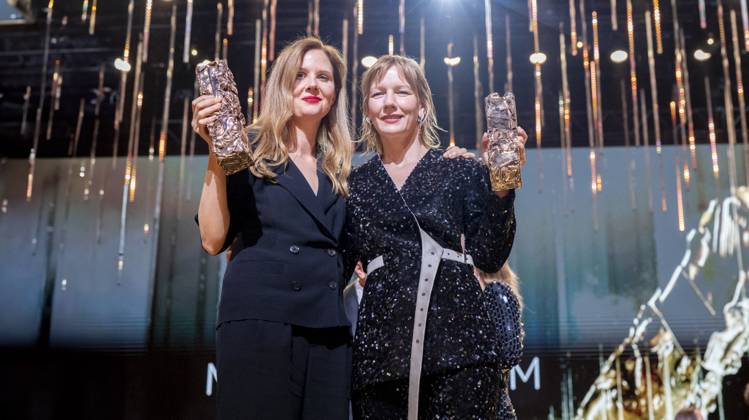 49eme Ã dition de la cÃ rÃ monie des CÃ sar Ã l?Olympia Ã Paris Sandra Hüller, CÃ sar de la meilleure actrice pour Anatomie d?une chute et Justine Triet, CÃ sar de la meilleur rÃ alisation Pour Anatomie D?une Chute, CÃ sar du meilleur scÃ nario original Pour Anatomie D?une Chute, CÃ sar du meilleur film Pour Anatomie D?une Chute - 49eme Ã dition de la cÃ rÃ monie des CÃ sar Ã l?Olympia Ã Paris le 23 fÃ vrier 2024 Dominique Jacovides Olivier Borde Bestimage 49th Cesar Film Awards at L Olympia on February 23, 2024 in Paris Paris France  Copyright: xBORDE-JACOVIDESx xBESTIMAGExBORDE-JACOVIDESx xBESTIMAGEx