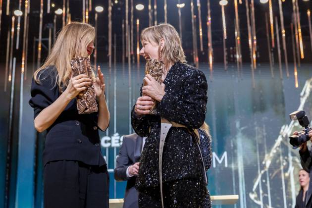49eme Ã dition de la cÃ rÃ monie des CÃ sar Ã l?Olympia Ã Paris Sandra Hüller, CÃ sar de la meilleure actrice pour Anatomie d?une chute et Justine Triet, CÃ sar de la meilleur rÃ alisation Pour Anatomie D?une Chute, CÃ sar du meilleur scÃ nario original Pour Anatomie D?une Chute, CÃ sar du meilleur film Pour Anatomie D?une Chute - 49eme Ã dition de la cÃ rÃ monie des CÃ sar Ã l?Olympia Ã Paris le 23 fÃ vrier 2024 Dominique Jacovides Olivier Borde Bestimage 49th Cesar Film Awards at L Olympia on February 23, 2024 in Paris Paris France  Copyright: xBORDE-JACOVIDESx xBESTIMAGExBORDE-JACOVIDESx xBESTIMAGEx