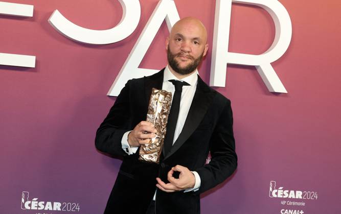 Photocall des laurÃ ats (press room) lors de la 49eme Ã dition de la cÃ rÃ monie des CÃ sar Ã l?Olympia Ã Paris Jean-Baptiste Durand (CÃ sar du meilleur premier film pour Â« Chien de la casse Â») - Photocall des laurÃ ats (press room) lors de la 49eme Ã dition de la cÃ rÃ monie des CÃ sar Ã l?Olympia Ã Paris le 23 fÃ vrier 2024 Dominique Jacovides Olivier Borde Bestimage Press room during 49th Cesar Film Awards at L Olympia on February 23, 2024 in Paris Paris France  Copyright: xBORDE-JACOVIDESx xBESTIMAGExBORDE-JACOVIDESx xBESTIMAGEx