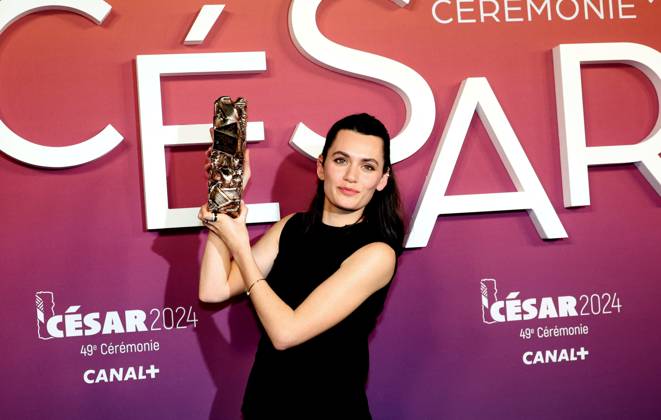 Photocall des laurÃ ats (press room) lors de la 49eme Ã dition de la cÃ rÃ monie des CÃ sar Ã l?Olympia Ã Paris Ella Rumpf, CÃ sar de la meilleure rÃ vÃ lation fÃ minine pour Dans Le ThÃ oreme De Marguerite - Photocall des laurÃ ats (press room) lors de la 49eme Ã dition de la cÃ rÃ monie des CÃ sar Ã l?Olympia Ã Paris le 23 fÃ vrier 2024 Dominique Jacovides Olivier Borde Bestimage Press room during 49th Cesar Film Awards at L Olympia on February 23, 2024 in Paris Paris France  Copyright: xBORDE-JACOVIDESx xBESTIMAGExBORDE-JACOVIDESx xBESTIMAGEx