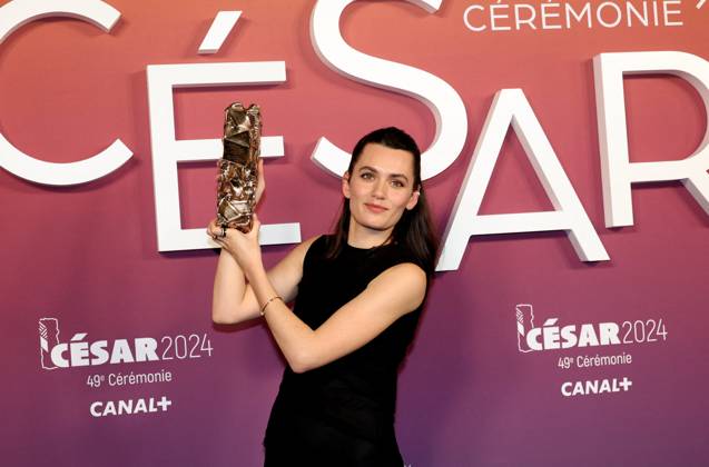 Photocall des laurÃ ats (press room) lors de la 49eme Ã dition de la cÃ rÃ monie des CÃ sar Ã l?Olympia Ã Paris Ella Rumpf, CÃ sar de la meilleure rÃ vÃ lation fÃ minine pour Dans Le ThÃ oreme De Marguerite - Photocall des laurÃ ats (press room) lors de la 49eme Ã dition de la cÃ rÃ monie des CÃ sar Ã l?Olympia Ã Paris le 23 fÃ vrier 2024 Dominique Jacovides Olivier Borde Bestimage Press room during 49th Cesar Film Awards at L Olympia on February 23, 2024 in Paris Paris France  Copyright: xBORDE-JACOVIDESx xBESTIMAGExBORDE-JACOVIDESx xBESTIMAGEx
