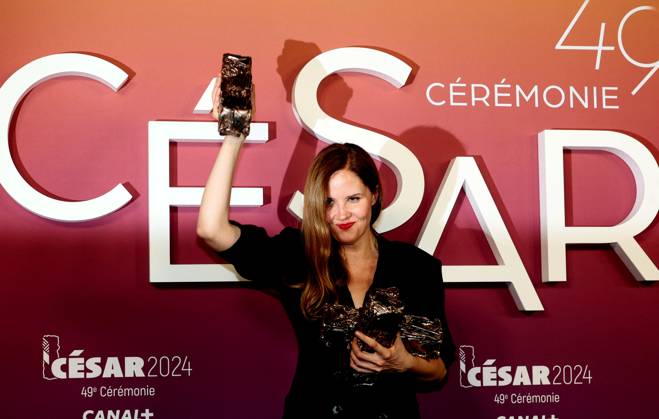 Photocall des laurÃ ats (press room) lors de la 49eme Ã dition de la cÃ rÃ monie des CÃ sar Ã l?Olympia Ã Paris Justine Triet, CÃ sar de la meilleur rÃ alisation Pour Anatomie D?une Chute, CÃ sar du meilleur scÃ nario original Pour Anatomie D?une Chute, CÃ sar du meilleur film Pour Anatomie D?une Chute - Photocall des laurÃ ats (press room) lors de la 49eme Ã dition de la cÃ rÃ monie des CÃ sar Ã l?Olympia Ã Paris le 23 fÃ vrier 2024 Dominique Jacovides Olivier Borde Bestimage Press room during 49th Cesar Film Awards at L Olympia on February 23, 2024 in Paris Paris France  Copyright: xBORDE-JACOVIDESx xBESTIMAGExBORDE-JACOVIDESx xBESTIMAGEx