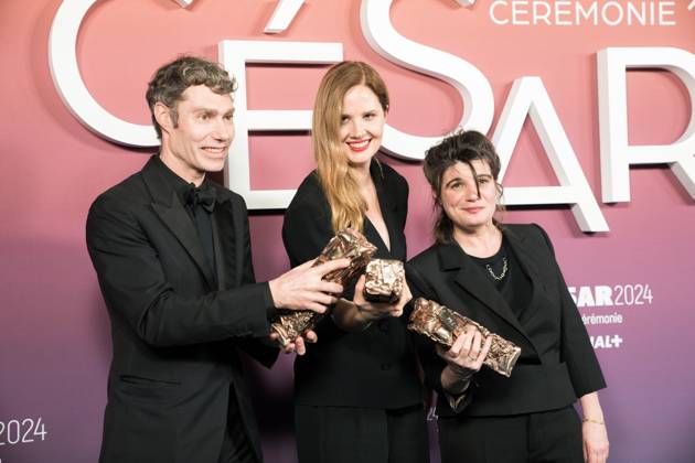 49eme ceremonie des CESAR - Salle de presse Phtocall des laureats. 49th CESAR ceremony awards. Photocall of winners : Justine Triet avec ses producteurs Marie-Ange Luciani et David Thion 302003 2024-02-24 Olympia  Copyright: xIvankaxVoisinx xStarfacex STAR_302003_093