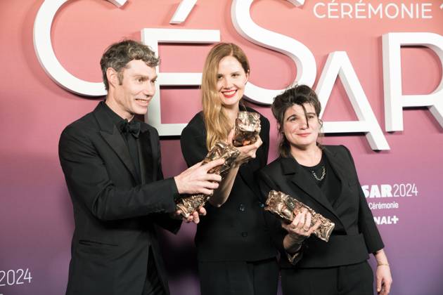 49eme ceremonie des CESAR - Salle de presse Phtocall des laureats. 49th CESAR ceremony awards. Photocall of winners : Justine Triet avec ses producteurs Marie-Ange Luciani et David Thion 302003 2024-02-24 Olympia  Copyright: xIvankaxVoisinx xStarfacex STAR_302003_094