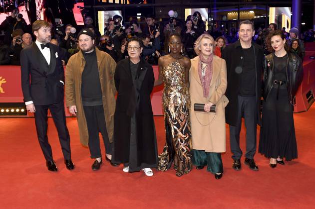 Entertainment Bilder des Tages Albert Serra, Brady Corbet, Ann Hui, Lupita Nyong o, Oksana Zabuzhko, Christian Petzold, Jasmine Trinca bei der Closing Ceremony mit Preisverleihung auf der Berlinale 2024 74. Internationale Filmfestspiele Berlin im Berlinale Palast. Berlin, 24.02.2024