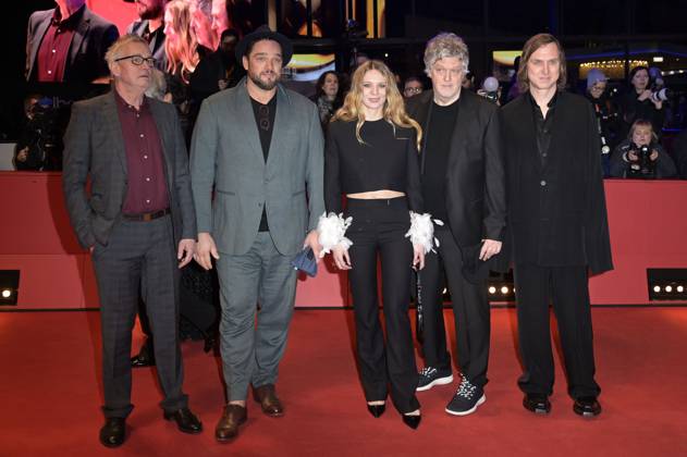 Hans-Uwe Bauer, Ronald Zehrfeld, Lilith Stangenberg, Matthias Glasner und Lars Eidinger bei der Closing Ceremony mit Preisverleihung auf der Berlinale 2024 74. Internationale Filmfestspiele Berlin im Berlinale Palast. Berlin, 24.02.2024