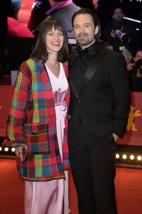 Sebastian Stan mit Begleitung bei der Closing Ceremony mit Preisverleihung auf der Berlinale 2024 74. Internationale Filmfestspiele Berlin im Berlinale Palast. Berlin, 24.02.2024