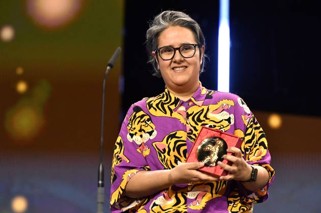 Juliana Rojas mit dem Preis für die beste Regie der Jury von Encounters für Cidade bei der Closing Ceremony mit Preisverleihung auf der Berlinale 2024 74. Internationale Filmfestspiele Berlin im Berlinale Palast. Berlin, 24.02.2024