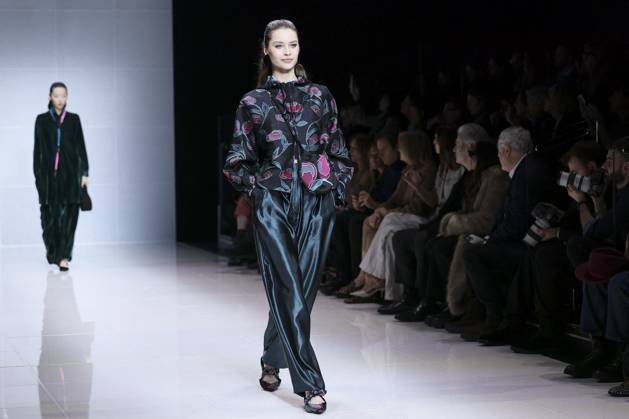 Bilder des Jahres 2024, Entertainment 02 Februar Entertainment Themen der Woche KW08 Entertainment Bilder des Tages MFW - Armani Runway A model walks the runway of Armani Fashion show during Milan Fashion Week women?s collection fall winter 2024-2025. Milan (Italy) on February 25th, 2024. Photo by Marco Piovanotto ABACAPRESS.COM Milan Italy  Copyright: xPiovanottoxMarco ABACAx