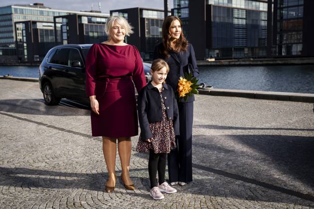 Queen Mary is received by Education and Research Minister Christina Egelund (M) and flower girl Lily upon arrival at the EliteForsk awards ceremony in Den Sorte Diamant in Copenhagen, Monday 26 February 2024. The Ministry of Education and Research annually awards EliteForsk awards to the leading researchers in their field with the aim of creating awareness about research in Denmark.. (Photo: Ida Marie Odgaard Ritzau Scanpix) , Copenhagen Denmark Copyright: RitzauxScanpix IdaxMariexOdgaardx COP15783 spdk20240226-162828-L