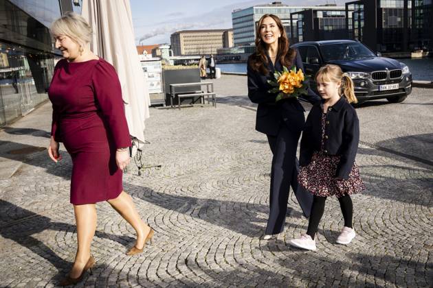 Queen Mary is received by Education and Research Minister Christina Egelund (M) and flower girl Lily upon arrival at the EliteForsk awards ceremony in Den Sorte Diamant in Copenhagen, Monday 26 February 2024. The Ministry of Education and Research annually awards EliteForsk awards to the leading researchers in their field with the aim of creating awareness about research in Denmark.. (Photo: Ida Marie Odgaard Ritzau Scanpix) , Copenhagen Denmark Copyright: RitzauxScanpix IdaxMariexOdgaardx COP15783 spdk20240226-162845-L