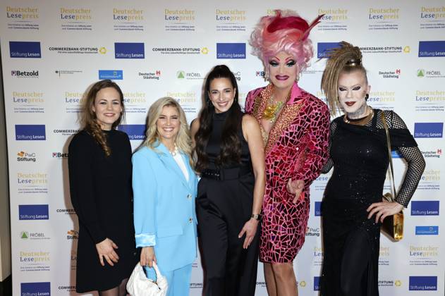 Harriet von Waldenfels, Jennifer Knäble, Sally Özcan, Olivia Jones und Veuve Noire bei der Verleihung des Deutschen Lesepreises 2024 im Humboldt CarrÃ . Berlin, 27.02.2024