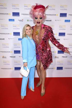 Jennifer Knäble und Olivia Jones bei der Verleihung des Deutschen Lesepreises 2024 im Humboldt CarrÃ . Berlin, 27.02.2024