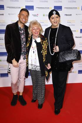 Marcell Damaschke, Stefanie Simon und Julian F.M. Stoeckel bei der Verleihung des Deutschen Lesepreises 2024 im Humboldt CarrÃ . Berlin, 27.02.2024
