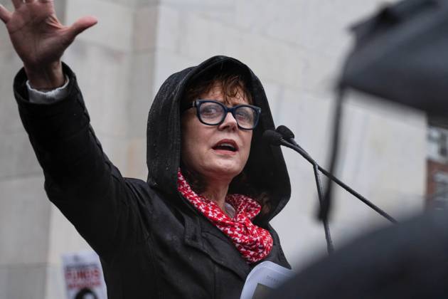 Bilder des Jahres 2024, Entertainment 03 März Entertainment Themen der Woche KW09 Entertainment Bilder des Tages March 2, 2024, New York, New York, USA: Actress and activist, SUSAN SARANDON spoke to the hundreds of people gathered in Washington Square Park demanding a cease-fire as part of the global Millions March for Palestine. New York USA - ZUMAb230 20240302_znp_b230_001 Copyright: xLauraxBrettx