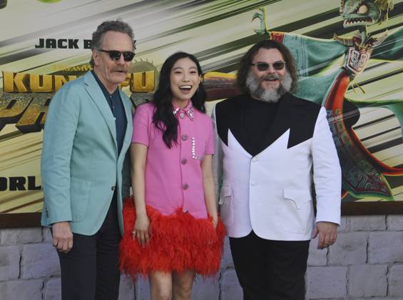 Bilder des Jahres 2024, Entertainment 03 März Entertainment Themen der Woche KW09 Entertainment Bilder des Tages Cast members Bryan Cranston, Awkwafina and Jack Black (L-R) attend the premiere of the animated motion picture comedy Kung Fu Panda 4 at AMC The Grove in Los Angeles on Sunday, March 3, 2024. Storyline: Po is gearing up to become the spiritual leader of his Valley of Peace, but also needs someone to take his place as Dragon Warrior. As such, he will train a new kung fu practitioner for the spot and will encounter a villain called the Chameleon who conjures villains from the past.  LAP2024030326 JIMxRUYMEN