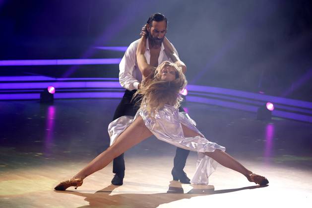 Lulu Lewe mit Massimo Sinato in der zweiten Live-Show der 17. Staffel der RTL-Tanzshow Let s Dance im MMC Coloneum. Köln, 08.03.2024
