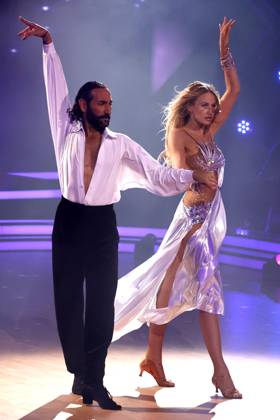 Lulu Lewe mit Massimo Sinato in der zweiten Live-Show der 17. Staffel der RTL-Tanzshow Let s Dance im MMC Coloneum. Köln, 08.03.2024