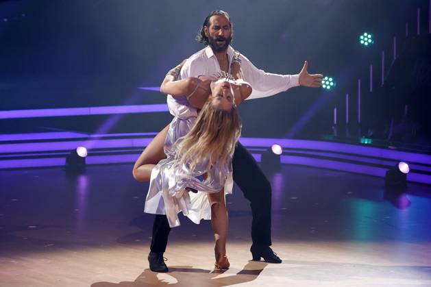 Lulu Lewe mit Massimo Sinato in der zweiten Live-Show der 17. Staffel der RTL-Tanzshow Let s Dance im MMC Coloneum. Köln, 08.03.2024