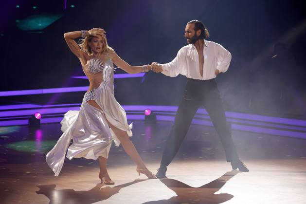Lulu Lewe mit Massimo Sinato in der zweiten Live-Show der 17. Staffel der RTL-Tanzshow Let s Dance im MMC Coloneum. Köln, 08.03.2024