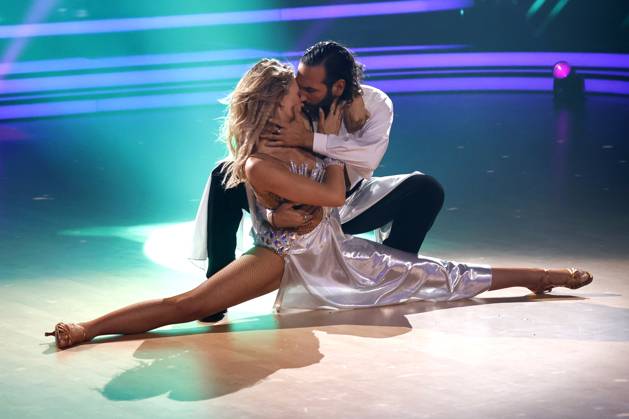 Lulu Lewe mit Massimo Sinato in der zweiten Live-Show der 17. Staffel der RTL-Tanzshow Let s Dance im MMC Coloneum. Köln, 08.03.2024
