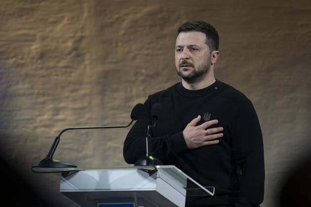 Ukraine, Wolodymyr Selenskyj während Verleihung des Taras Schewtschenko Preises in Kiew March 9, 2024, Kiev, Ukraine: Ukrainian President Volodymyr Zelenskyy stands for the national anthem during the award ceremony for the 2024 Taras Shevchenko National Prize, March 9, 2024 in Kiev, Ukraine. The award recognizes artists, poets, journalists, composers, and theater figures for their outstanding contribution to the development of Ukrainian culture. Kiev Ukraine - ZUMAp138 20240309_zaa_p138_004 Copyright: xUkrainexPresidency UkrainianxPrex