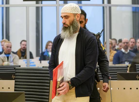 Straffesaken mot Zaniar Matapour Oslo 20240312. Zaniar Matapour i rettssal 250 i Oslo tinghus. Zaniar Matapour er tiltalt for grov terror etter at han apnet ild utenfor Per pa hjornet og London pub i Oslo natt til 25. juni 2022. POOL Foto: Lise Aserud NTB Oslo Norge lG7yYa47BUk EDITORIAL USE ONLY Ref:_BNClG7yYa47BUk.jpg  Copyright: xLisexAserudx xNTBx