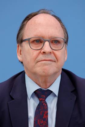 Hans-Ulrich Gerland, Leitender Beamter, Deutschland, Berlin, Bundespressekonferenz, Thema: Vorstellung des Jahresberichtes 2023