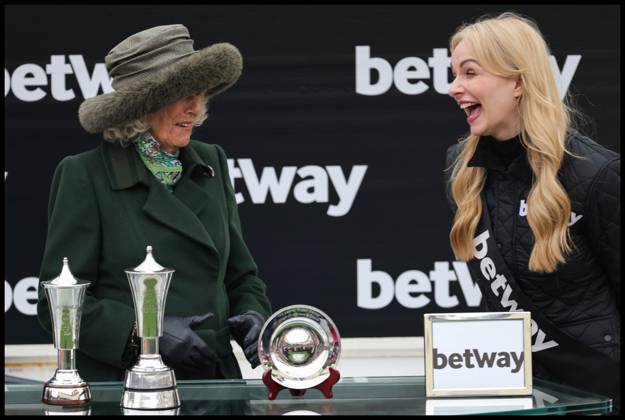 Bilder des Jahres 2024, Entertainment 03 März Entertainment Themen der Woche KW11 Entertainment Bilder des Tages 13 03 2024. Cheltenham, United Kingdom. The Cheltenham Festival - Day Two. The Queen attends day two of the Cheltenham Festival held at the Cheltenham Racecourse.  Copyright: xAndrewxParsonsx xParsonsxMediax PAR-8640-0146