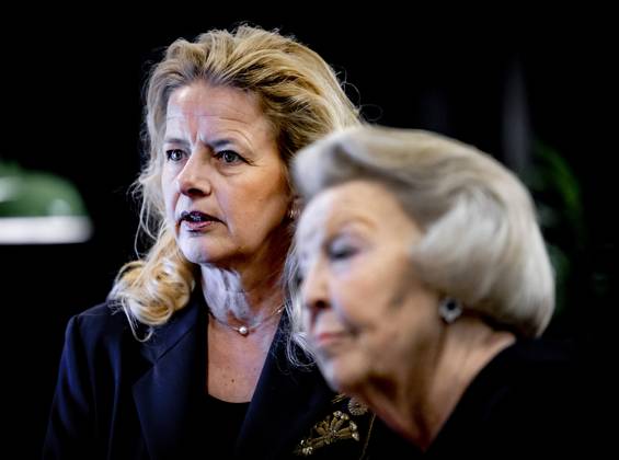 THE HAGUE - Princess Beatrix and Princess Mabel during the presentation of the tenth Prince Friso Engineering Prize at The Hague University of Applied Sciences. The winner of the prize can call himself Engineer of the Year for a year. ANP REMKO DE WAAL netherlands out - belgium out  Copyright: xx x493625369x originalFilename: 493625369.jpg