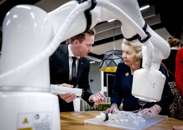 THE HAGUE - Princess Beatrix and Princess Mabel during the presentation of the tenth Prince Friso Engineering Prize at The Hague University of Applied Sciences. The winner of the prize can call himself Engineer of the Year for a year. ANP REMKO DE WAAL netherlands out - belgium out  Copyright: xx x493625488x originalFilename: 493625488.jpg