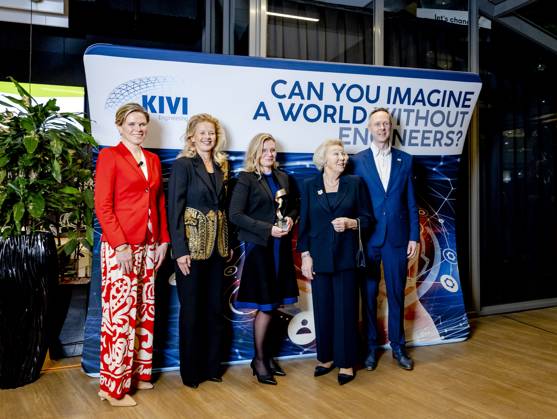 THE HAGUE - Princess Beatrix and Princess Mabel during the presentation of the tenth Prince Friso Engineering Prize at The Hague University of Applied Sciences. The winner of the prize can call himself Engineer of the Year for a year. ANP REMKO DE WAAL netherlands out - belgium out  Copyright: xx x493625500x originalFilename: 493625500.jpg