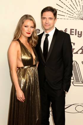 January 6, 2024, Los Angeles, Ca, USA: LOS ANGELES - JAN 6: Ashley Hinshaw, Topher Grace at the 2024 Art of Elysium HEAVEN Gala at the Wiltern Theater on January 6, 2024 in Los Angeles, CA. Los Angeles USA - ZUMAnc22 20240106_zaa_nc22_363 Copyright: xKathyxHutchinsx