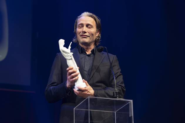Bilder des Jahres 2024, Entertainment 03 März Entertainment Themen der Woche KW11 Actor Mads Mikkelsen wins a Bodil for best male lead in the film The Promised Land(Bastarden). Bodil Award 2024 at the Folketeatret in Copenhagen on Saturday, March 16, 2024.. (Photo: Claus Bech Ritzau Scanpix) , Copenhagen Denmark