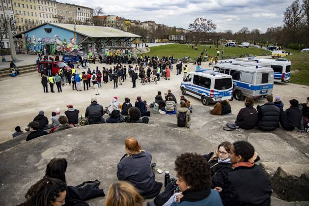 Demonstration gegen Polizeigewalt, gegen Rassismus und für offene Grenzen am Görlitzer Park in Berlin am 15. März 2024. Demonstration gegen Polizeigewalt am Görlitzer Park