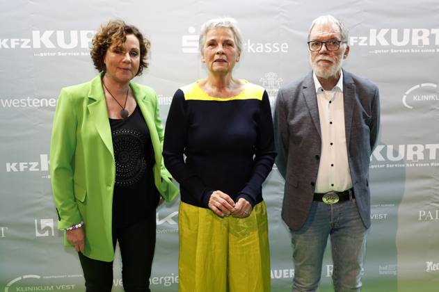 Steffi Neu, Gerburg Jahnke und Wolfgang Trepper bei der Verleihung des Comedy-Preises Recklinghäuser Hurz im Ruhrfestspielhaus. Recklinghausen, 18.03.2024