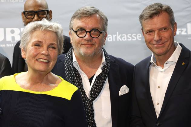 Gerburg Jahnke, Hape Kerkeling und Christoph Tesche bei der Verleihung des Comedy-Preises Recklinghäuser Hurz im Ruhrfestspielhaus. Recklinghausen, 18.03.2024