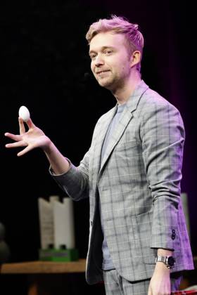 Marc Weide bei der Verleihung des Comedy-Preises Recklinghäuser Hurz im Ruhrfestspielhaus. Recklinghausen, 18.03.2024
