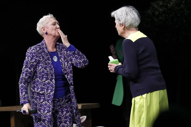 Lioba Albus und Gerburg Jahnke bei der Verleihung des Comedy-Preises Recklinghäuser Hurz im Ruhrfestspielhaus. Recklinghausen, 18.03.2024