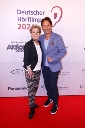 Tanja Schumann und Falk Willy Wild bei der Verleihung vom Deutschen Hoerfilmpreis am 19.03.2024 in Berlin Deutscher Hoerfilmpreis 2024 in Berlin