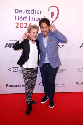 Tanja Schumann und Falk Willy Wild bei der Verleihung vom Deutschen Hoerfilmpreis am 19.03.2024 in Berlin Deutscher Hoerfilmpreis 2024 in Berlin