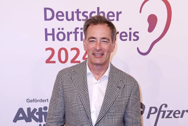 Jan Sosniok bei der Verleihung vom Deutschen Hoerfilmpreis am 19.03.2024 in Berlin Deutscher Hoerfilmpreis 2024 in Berlin