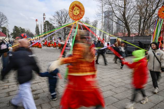 RUSSIA EXPO. Maslenitsa Week 8642958 17.03.2024 The International RUSSIA EXPO Forum and Exhibition. Maslenitsa festivities. Vladimir Astapkovich host photo agency: RIA Novosti Moscow Russia  Copyright: xVladimirxAstapkovichx